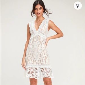 White lace mini dress - size medium